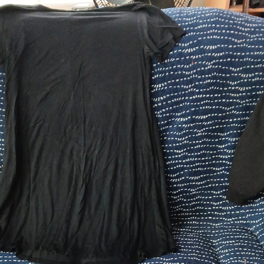 Black Relaxed Mini Dress with Short Sleeves - Picture 3 of 3
